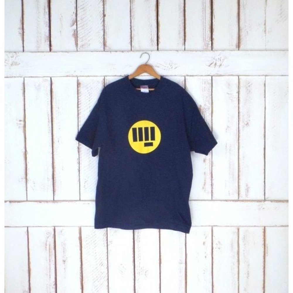 Dark blue and yellow graphic print t shirt / xlarge